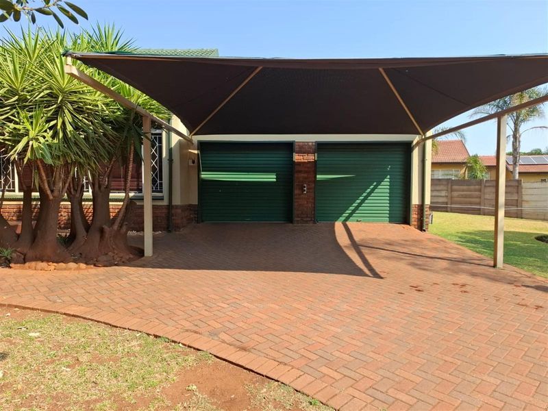 Three bedroom home with private study. - Photo 1