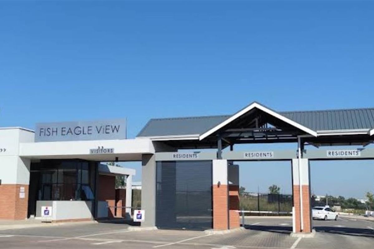 Apartment For Sale in Lakeside, Modderfontein, Edenvale - Photo 2