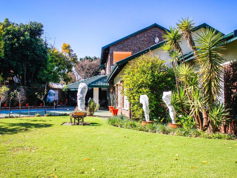 A Feel-Good Family Home Surrounded by Leafy Serenity - Photo 5