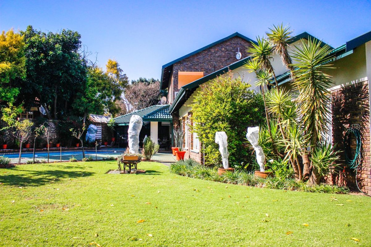 A Feel-Good Family Home Surrounded by Leafy Serenity - Photo 5