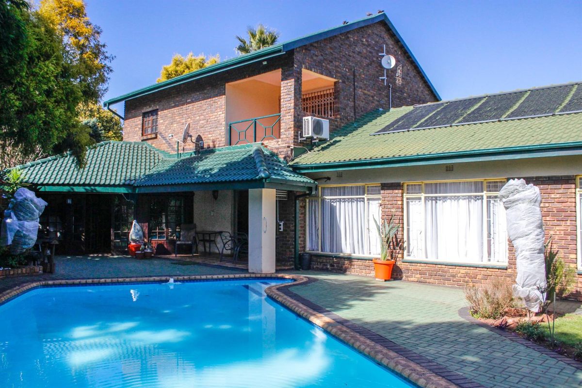 A Feel-Good Family Home Surrounded by Leafy Serenity - Photo 3