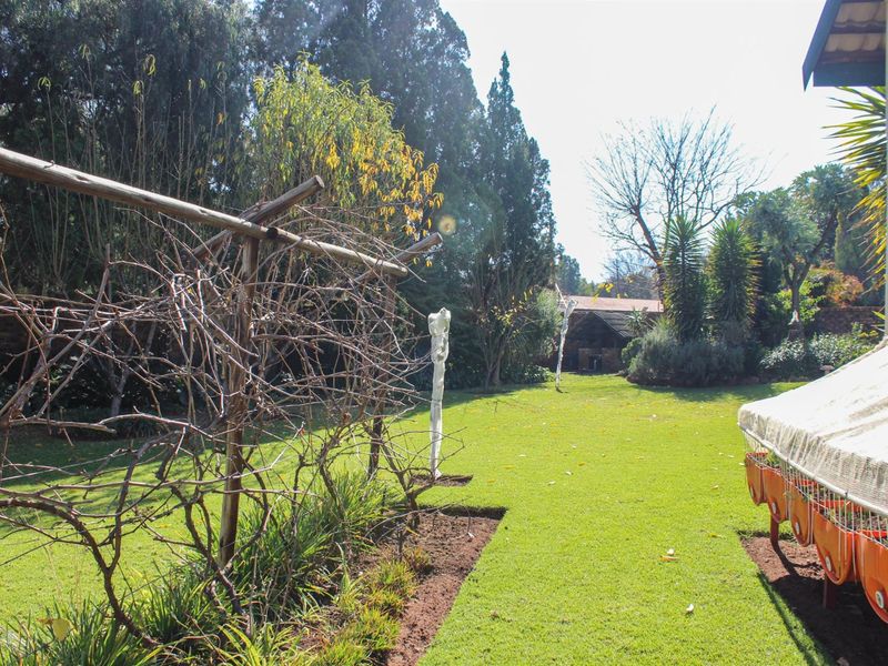 A Feel-Good Family Home Surrounded by Leafy Serenity - Photo 8