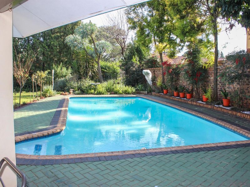 A Feel-Good Family Home Surrounded by Leafy Serenity - Photo 9