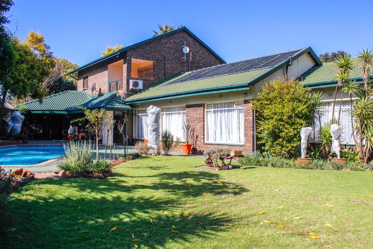 A Feel-Good Family Home Surrounded by Leafy Serenity - Photo 4