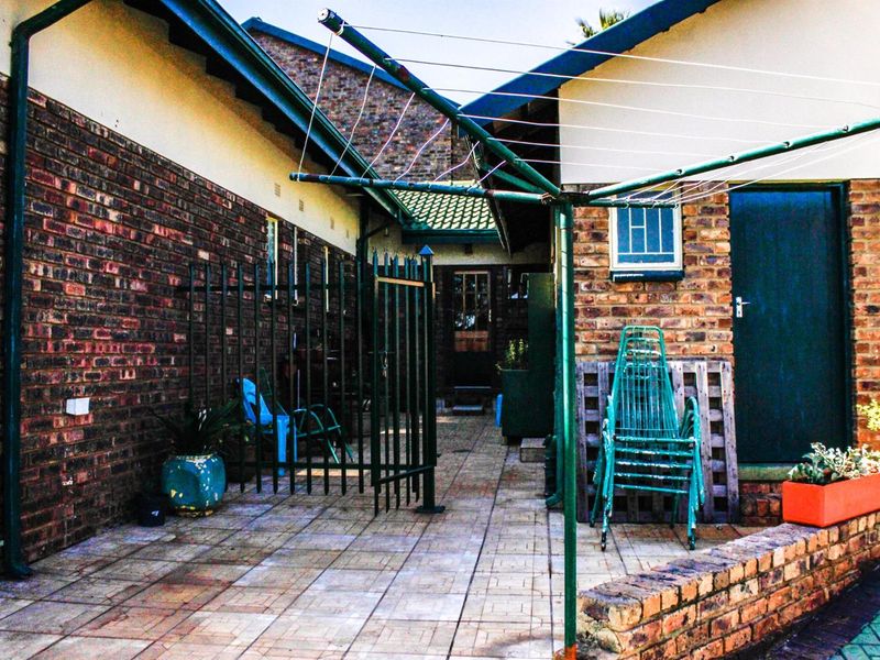 A Feel-Good Family Home Surrounded by Leafy Serenity - Photo 7