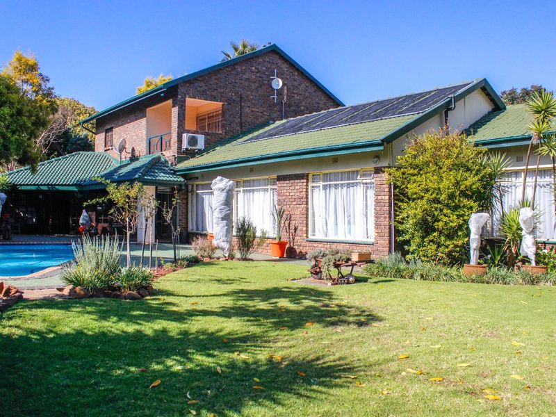 A Feel-Good Family Home Surrounded by Leafy Serenity - Photo 5