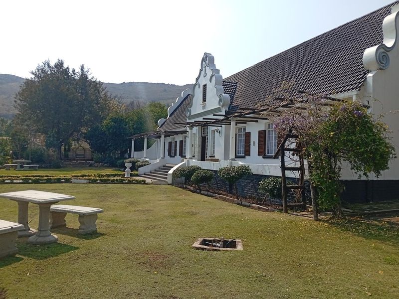 Spacious 5 Bedroom Cape Dutch Style Home in Balmoral, Top Town - Ideal for Large Families - Photo 3