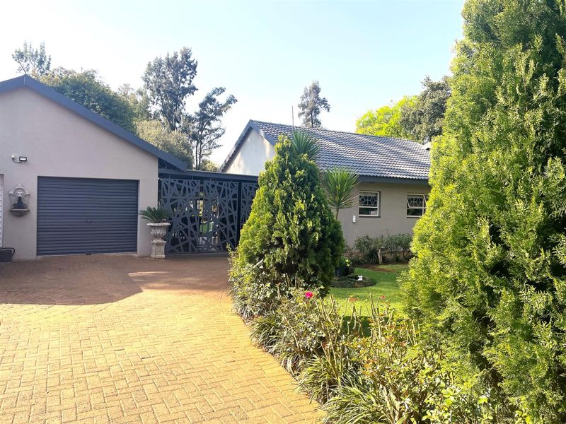 Four Bedroom House Plus Granny Flat For Sale in Henley on Klip - Photo 3