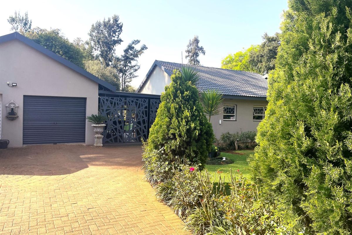 Four Bedroom House Plus Granny Flat For Sale in Henley on Klip - Photo 3