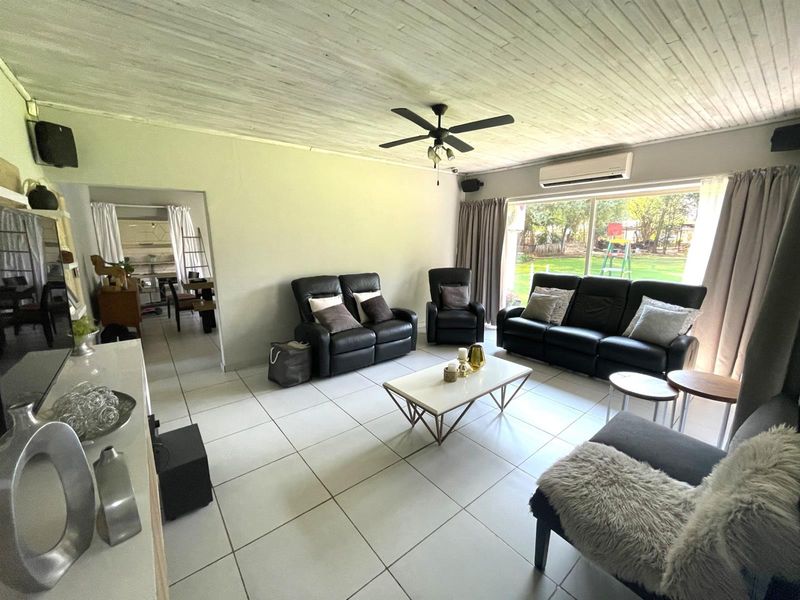 Four Bedroom House Plus Granny Flat For Sale in Henley on Klip - Photo 9