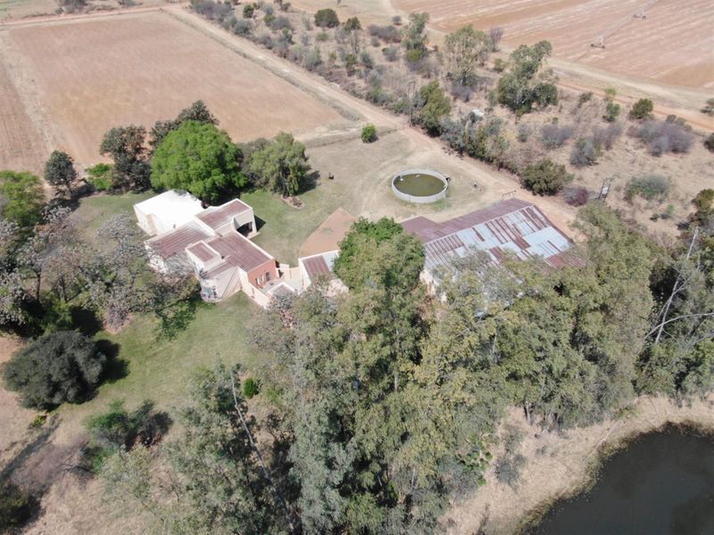 Smallholding for Sale - Spacious house on 5.7 ha with River Views near Bela Bela - Photo 2