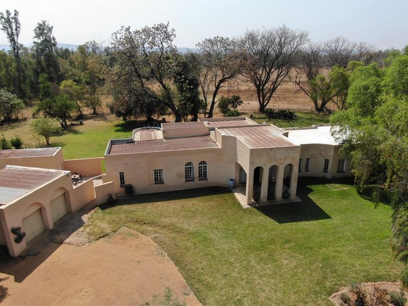 Smallholding for Sale - Spacious house on 5.7 ha with River Views near Bela Bela - Photo 4
