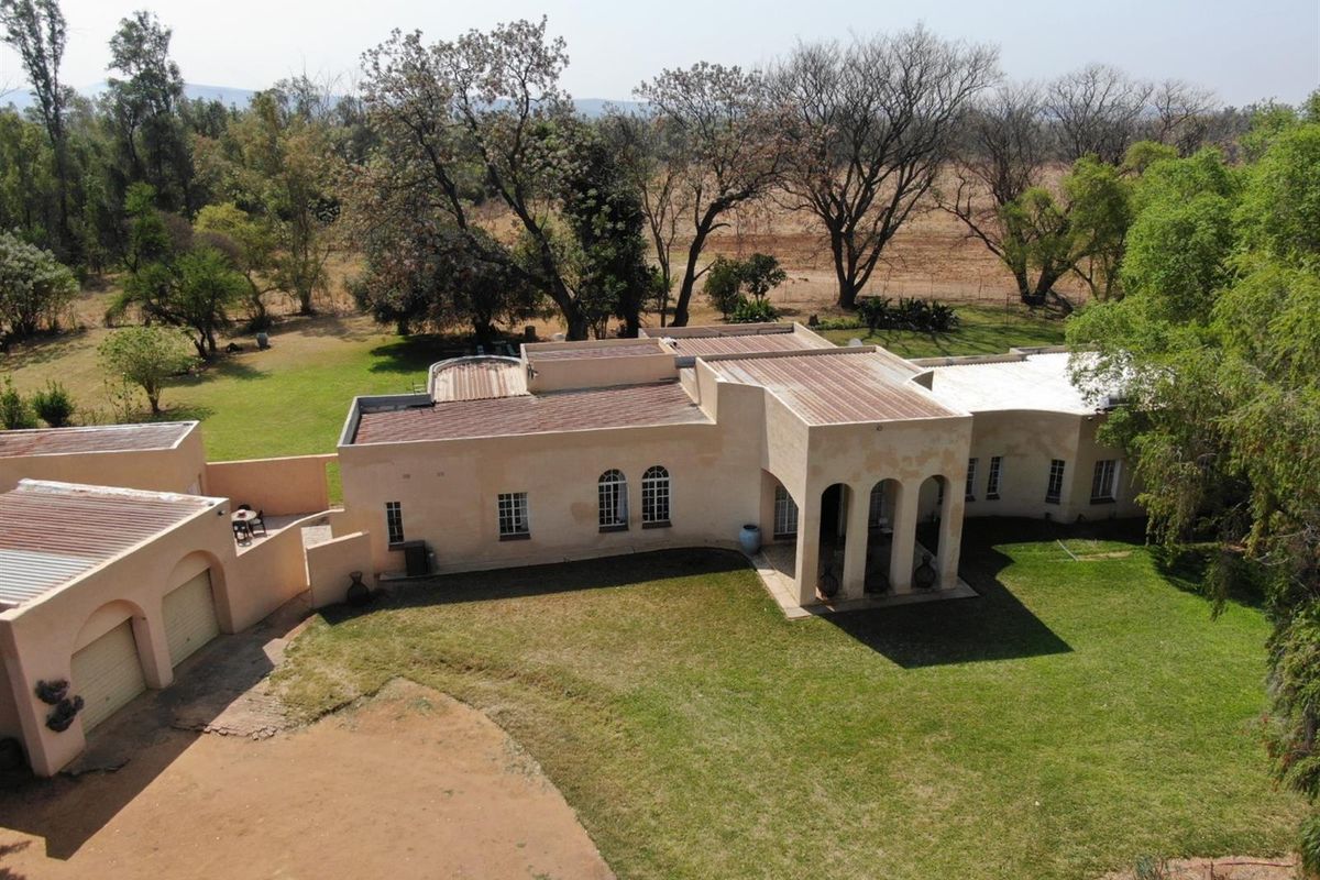 Smallholding for Sale - Spacious house on 5.7 ha with River Views near Bela Bela - Photo 4