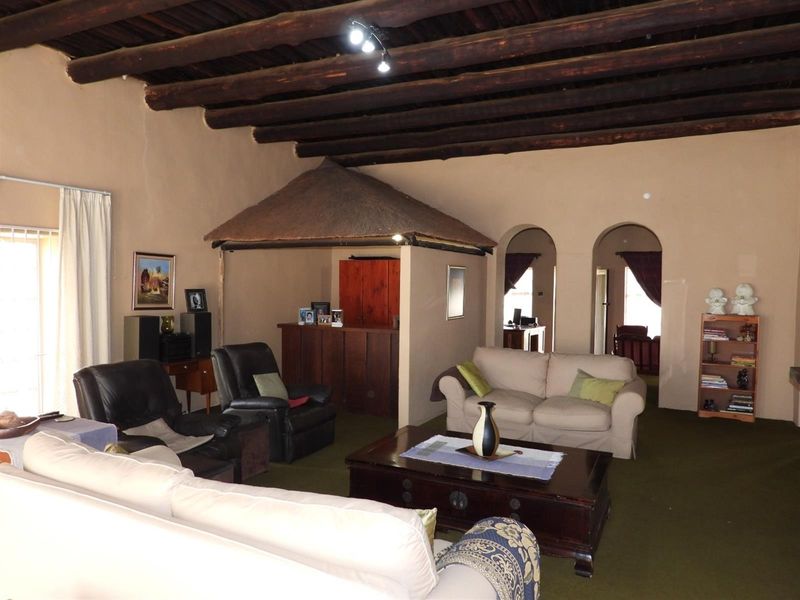 Smallholding for Sale - Spacious house on 5.7 ha with River Views near Bela Bela - Photo 10