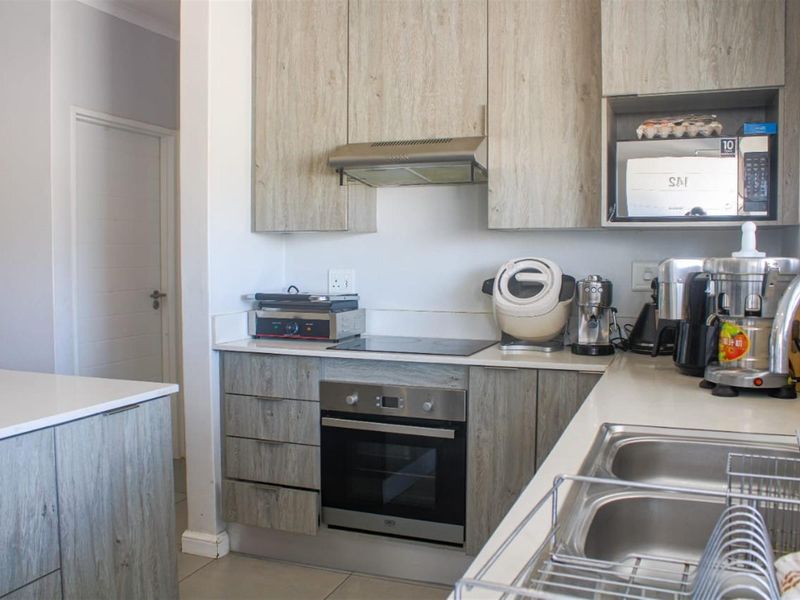 Apartment  in Morningside, Sandton - Photo 2