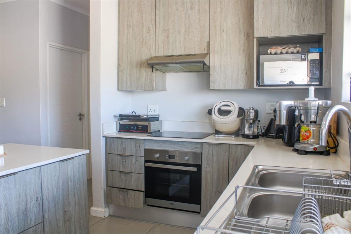 Apartment  in Morningside, Sandton - Photo 3