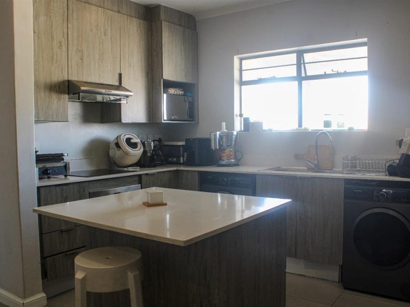 Apartment  in Morningside, Sandton - Photo 5