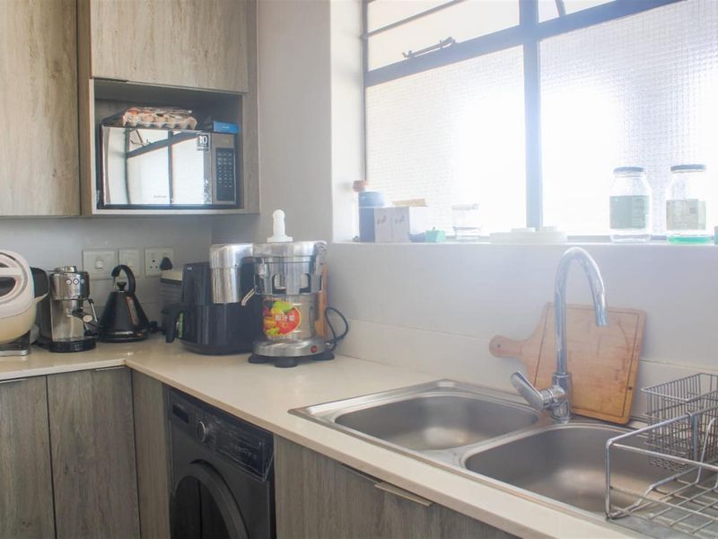 Apartment  in Morningside, Sandton - Photo 4