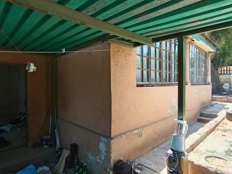 House For Sale in Rosettenville Johannesburg - Photo 2