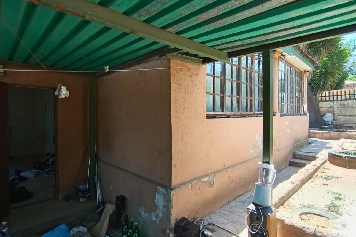 House For Sale in Rosettenville Johannesburg - Photo 2