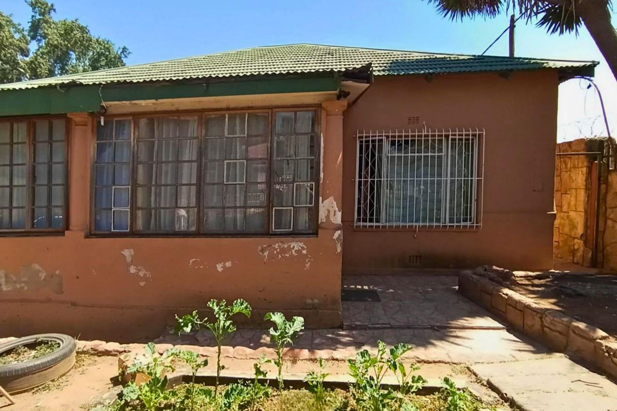 House For Sale in Rosettenville Johannesburg - Photo 3