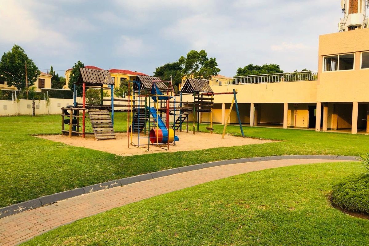 Apartment For Sale in Halfway House, Midrand - Photo 2