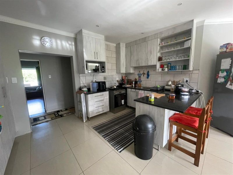 Modern 4-Bedroom Family Home in Sunrise on Sea - Photo 7