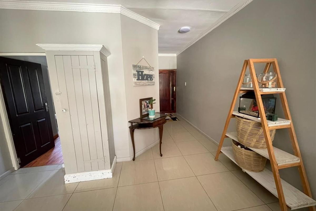 Modern 4-Bedroom Family Home in Sunrise on Sea - Photo 4