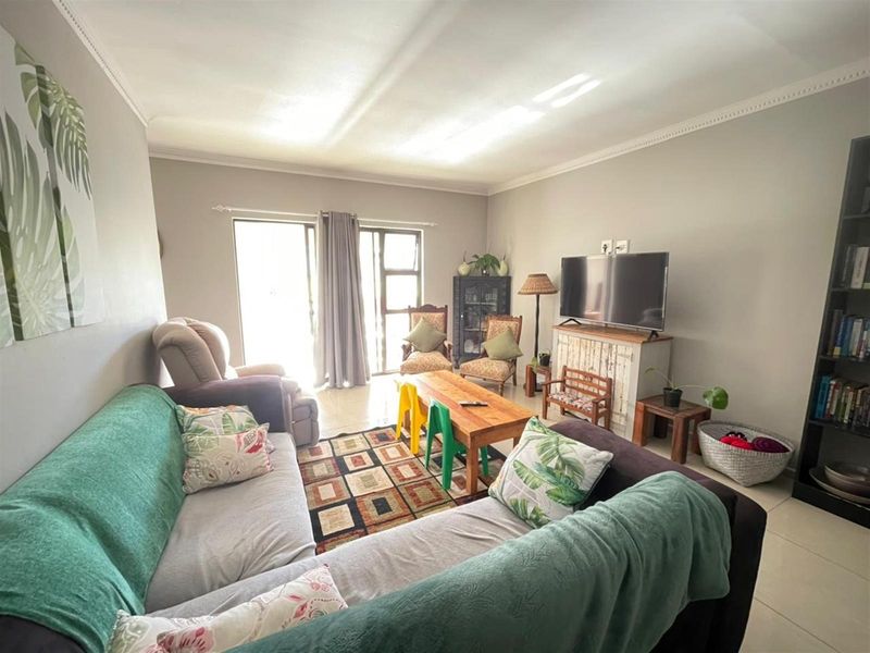 Modern 4-Bedroom Family Home in Sunrise on Sea - Photo 9