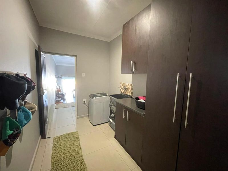 Modern 4-Bedroom Family Home in Sunrise on Sea - Photo 5