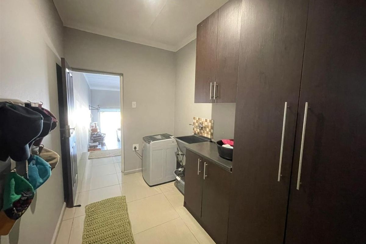 Modern 4-Bedroom Family Home in Sunrise on Sea - Photo 5