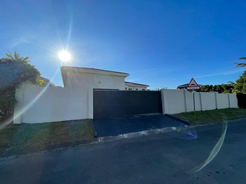 Modern 4-Bedroom Family Home in Sunrise on Sea - Photo 2