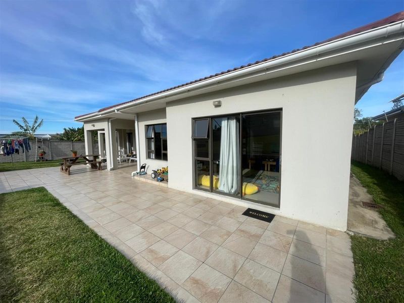 Modern 4-Bedroom Family Home in Sunrise on Sea - Photo 4