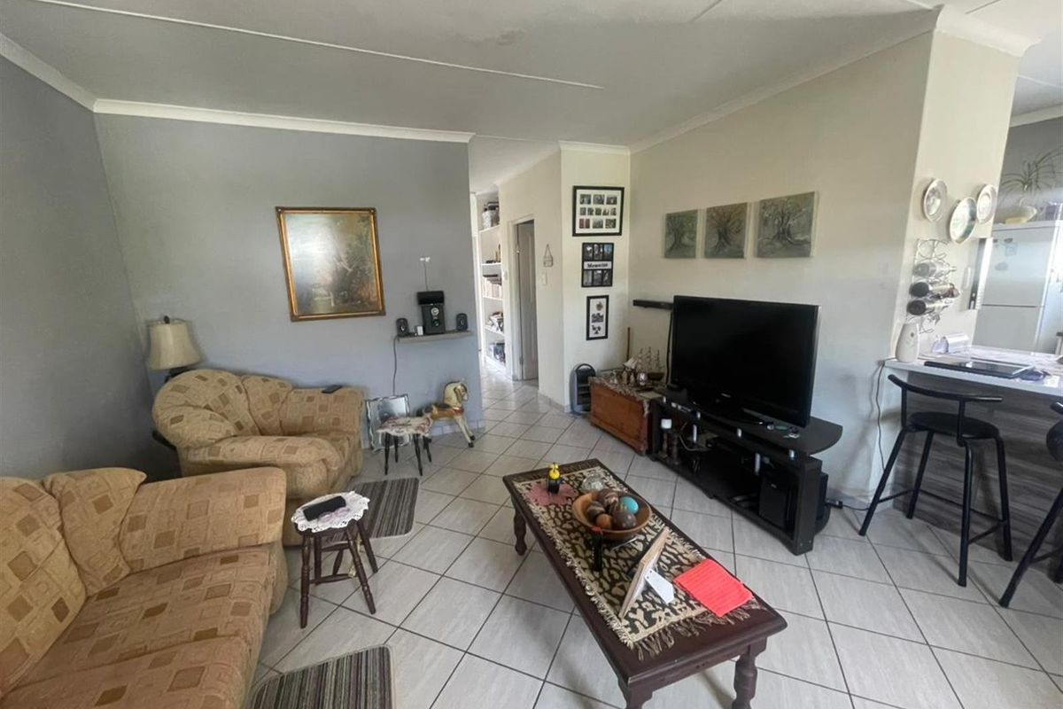 3-Bedroom Townhouse in Umlele Heights, Kidd’s Beach - Photo 3