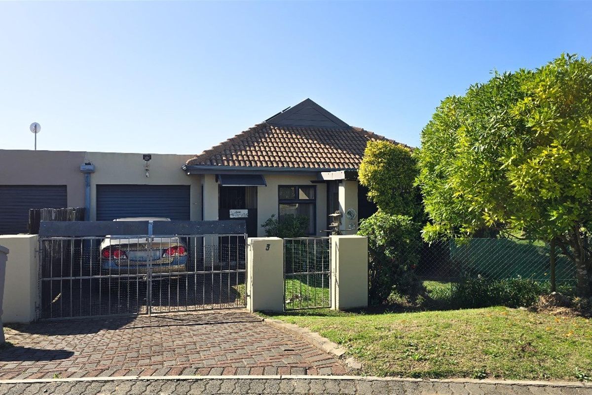 3-Bedroom Townhouse in Umlele Heights, Kidd’s Beach - Photo 2