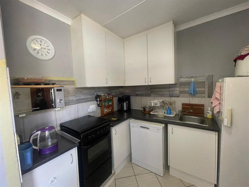 3-Bedroom Townhouse in Umlele Heights, Kidd’s Beach - Photo 5
