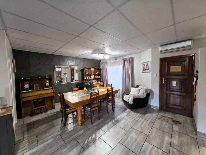 Discover Your Perfect Low-Maintenance Secure Townhouse in Rhodesdene, Kimberley! - Photo 4
