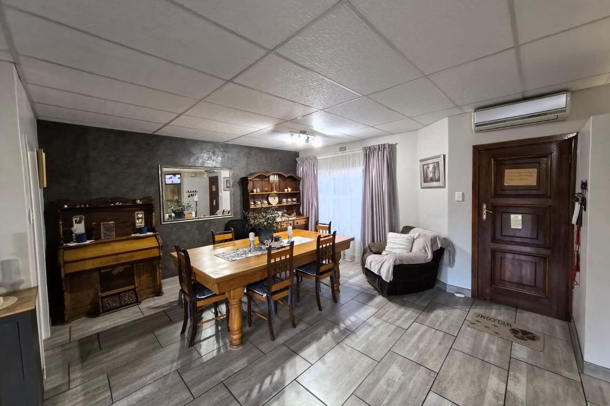 Discover Your Perfect Low-Maintenance Secure Townhouse in Rhodesdene, Kimberley! - Photo 4