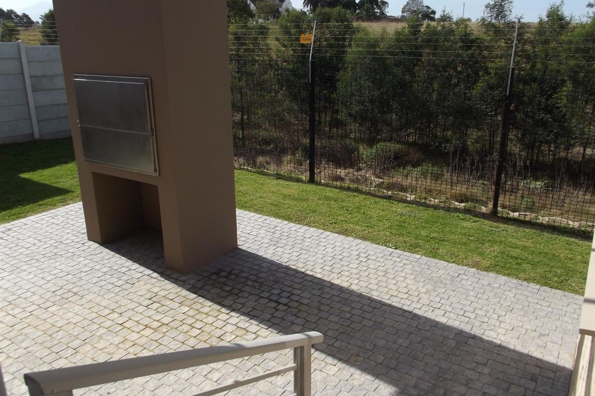 Brand new home move-in ready in popular Diepkloof,  Mooikloof Country Estate, George - Photo 2