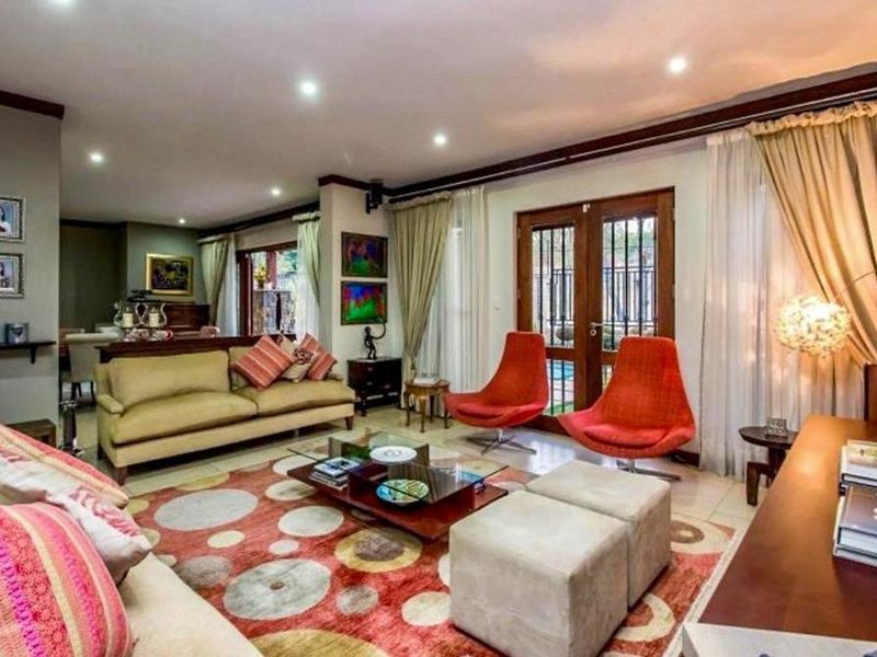 Elegant Family Home with Park Views in Waterkloof Ridge - Photo 6