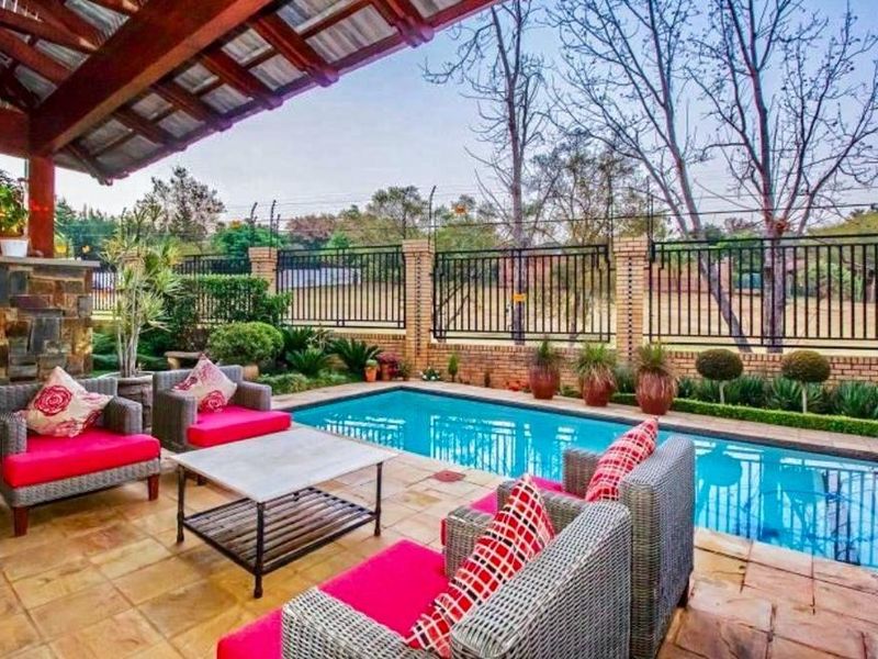 Elegant Family Home with Park Views in Waterkloof Ridge - Photo 5