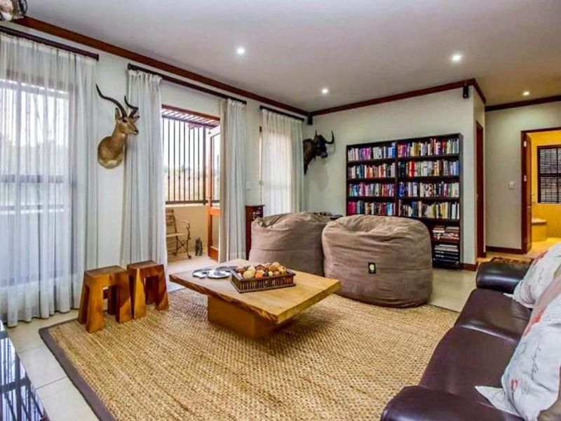 Elegant Family Home with Park Views in Waterkloof Ridge - Photo 9