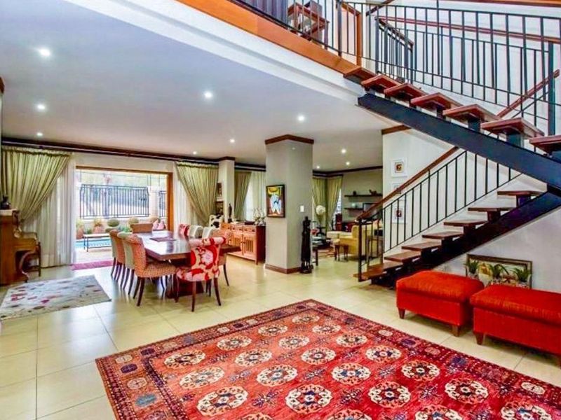 Elegant Family Home with Park Views in Waterkloof Ridge - Photo 2