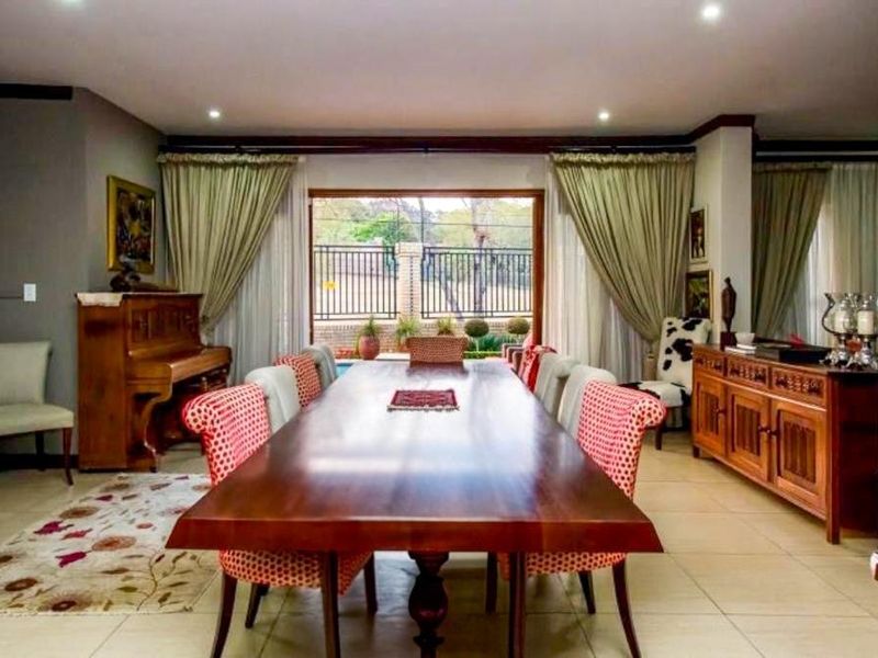 Elegant Family Home with Park Views in Waterkloof Ridge - Photo 3