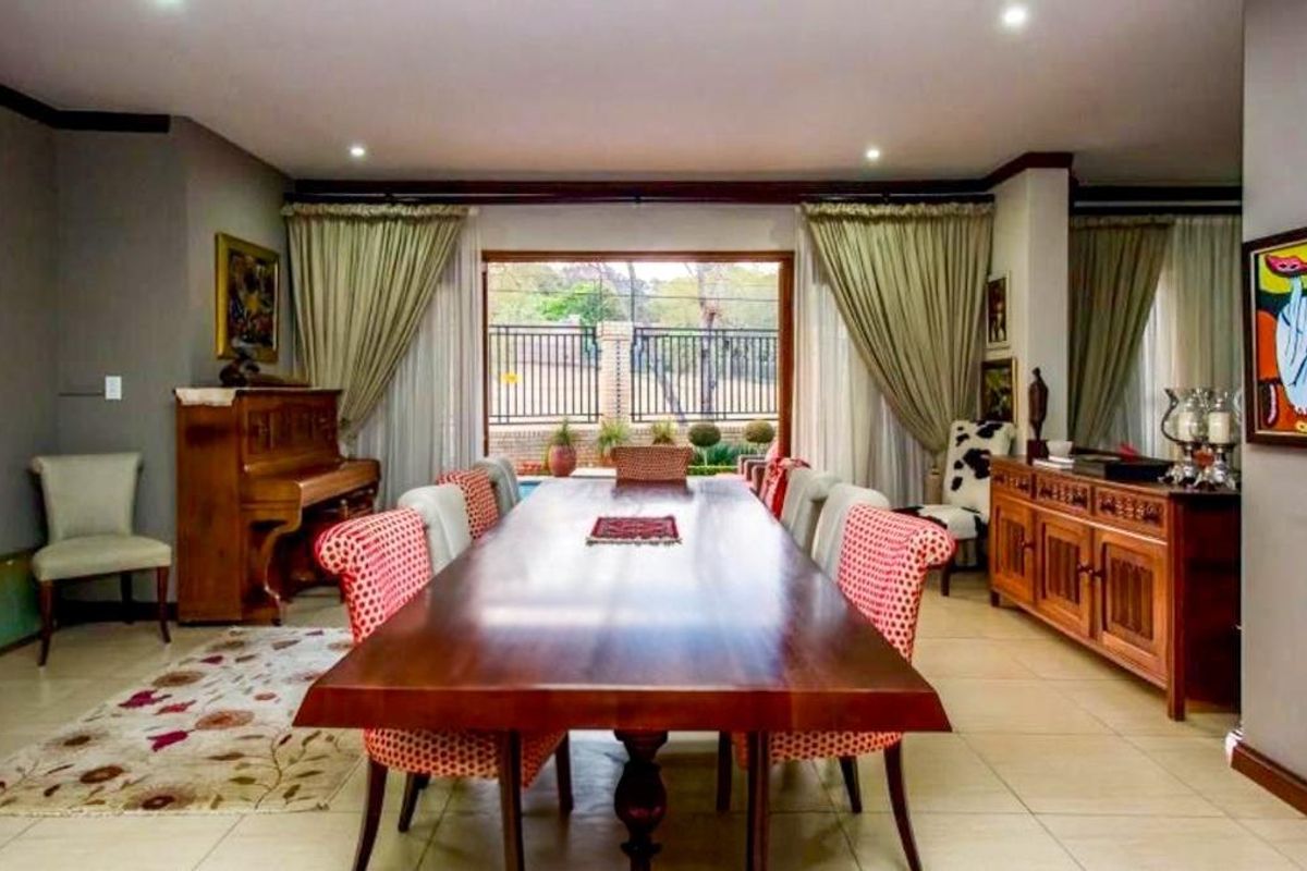 Elegant Family Home with Park Views in Waterkloof Ridge - Photo 3