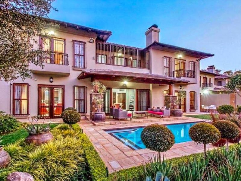 Elegant Family Home with Park Views in Waterkloof Ridge - Photo 1