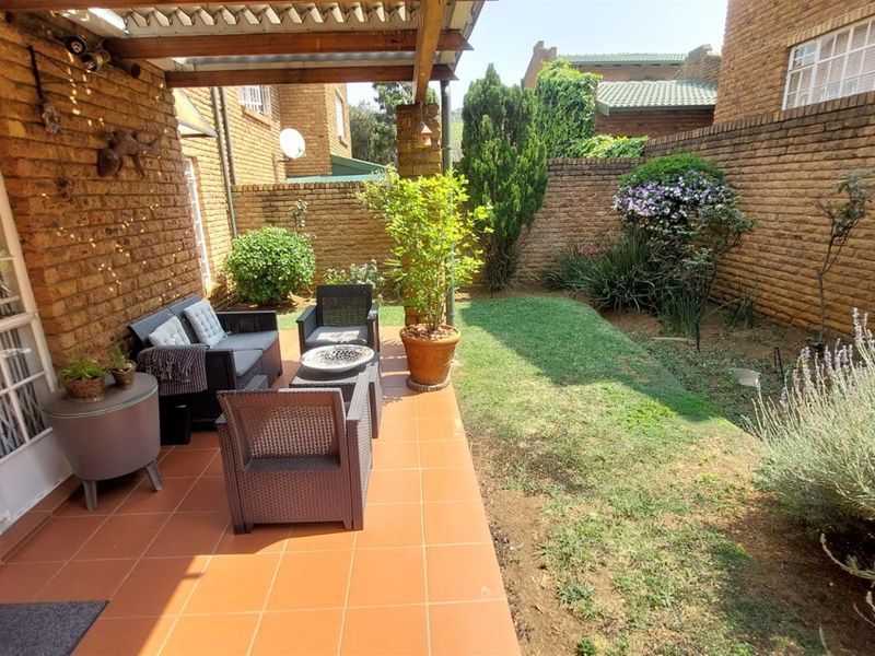 Duplex Four Bedroom Townhouse For Sale in Bassonia, Johannesburg - Photo 8