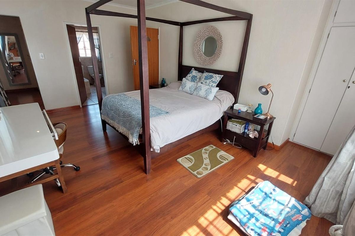 Duplex Four Bedroom Townhouse For Sale in Bassonia, Johannesburg - Photo 3