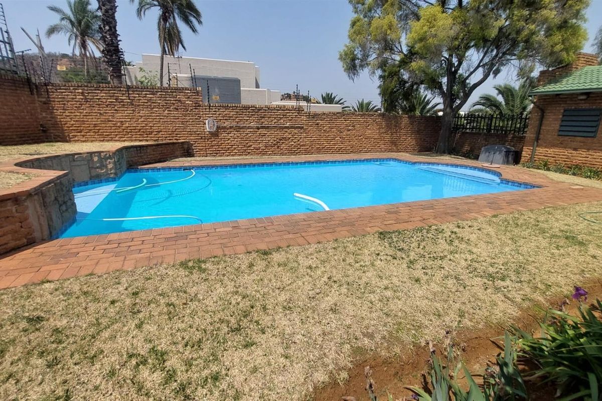 Duplex Four Bedroom Townhouse For Sale in Bassonia, Johannesburg - Photo 5