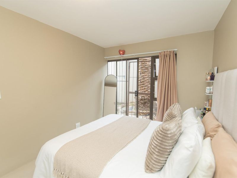 Stylish Lock Up and Go 2 Bedroom Townhouse in Richmond Hill, Port Elizabeth - Photo 10